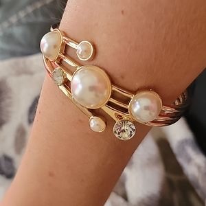 New! Gold And Faux Pearl Bracelet